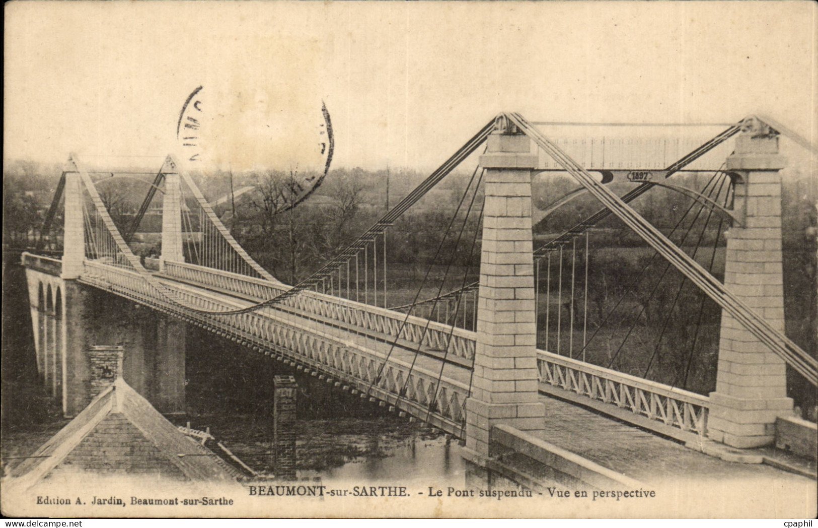 Beaumont sur Sarthe CPA le pont suspendu Vue en perspective