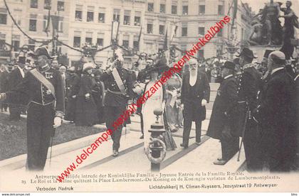 Blijde intrede der Koninklijke Familie - de Koning en Koningin verlaten de Lambermontplaats - Antwerpen