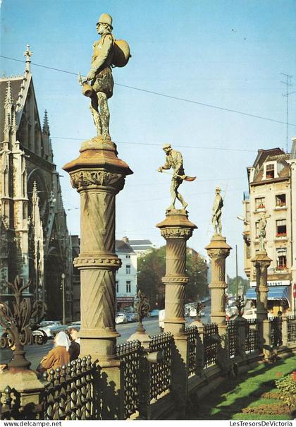 BELGIQUE - Bruxelles - Petit Sablon - métiers - Kleine Zavel - ambachten - statue - ed le Berrurier - Carte Postale