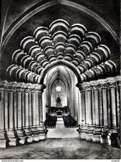 CPM Eglise Abbatiale N D de Celles Celles sur Belle Portail remarquable a Vaussures polylobees