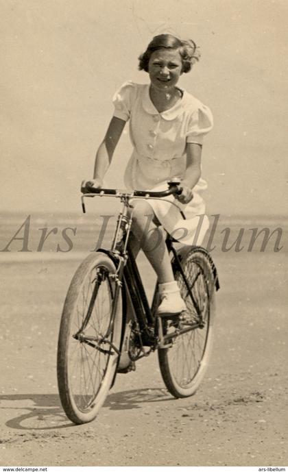 Postcard / ROYALTY / Belgique / Belgium / princesse Joséphine-Charlotte de Belgique / De Panne / 1938