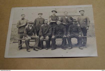 Etalle,ancienne photo carte groupe d'ouvriers,à l'arrière est inscrit chaussure,Etalle