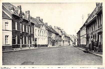 België - INGELMUNSTER (W. Vl.) Bruggestraat en Gemeentehuis