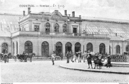 BELGIQUE - FLANDRE OCCIDENTALE - COURTRAI - STATION < ANIMATION DEVANT LA GARE