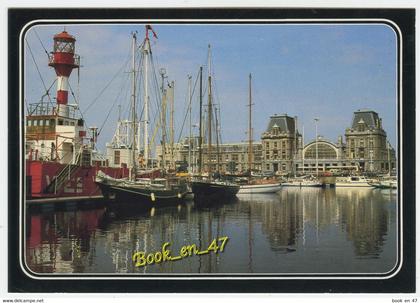 {84093} Belgique Flandre-Occidentale , Oostende , Ostende , Station ; Bateau , Voilier , Gare  " en baisse "