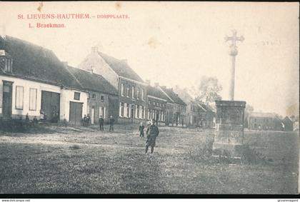 ST.LIEVENS HAUTEM.    DORPPLAATS