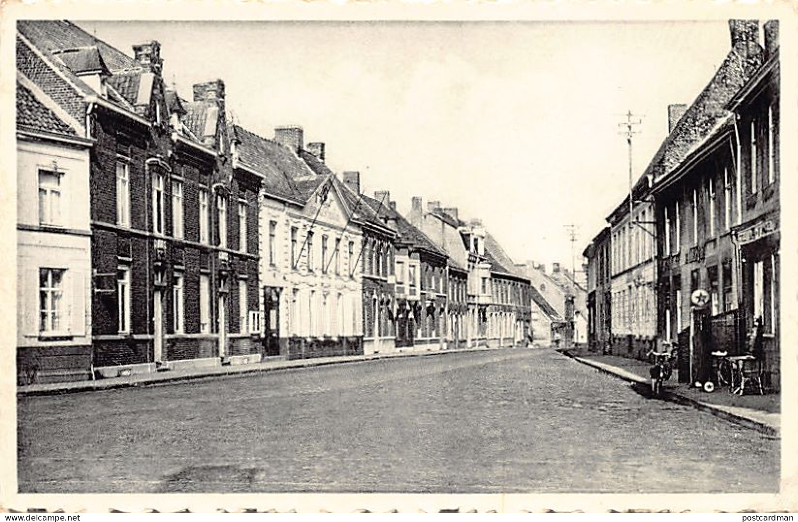 België - INGELMUNSTER (W. Vl.) Bruggestraat en Gemeentehuis