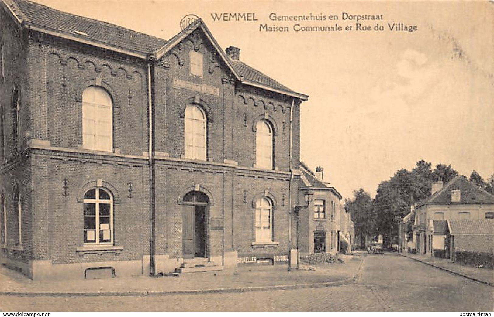 België - WEMMEL (Vl. Br.) Gemeentehuis en Dorpstraat
