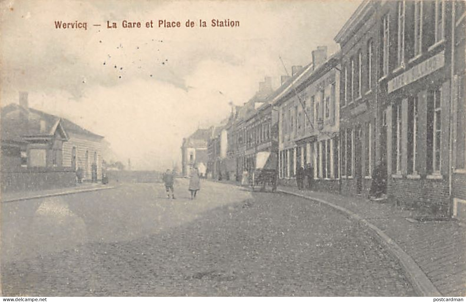 België - WERVIK (W. Vl.) Het treinstation en het stationsplein