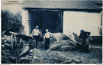 CPA Carte Postale  Belgique  Bassenge  Batteurs en Grange 1908  VM99962