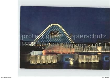 Bruxelles Bruessel Grosser Palast und Springbrunnen bei Nacht