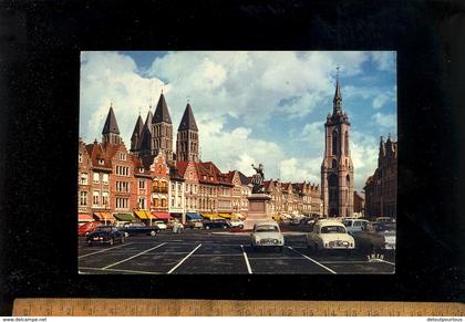 TOURNAI DOORNIK Hainaut : Grand Place cathédrale et Beffroi 1973 / parking auto Volkswagen Karmann Ghia Renault Dauphine