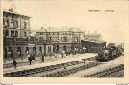 CPA Herbesthal Lontzen Wallonien Lüttich, Bahnhof Lokomotive, Gleise, Bahnhofsgebäude