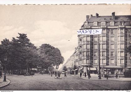 UKKEL - UCCLE :  Rue Vanderkindere   (  old cars )