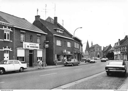 [-15%] BELGIQUE - Zonhoven - Heuvenstraat - Rue Heuven - De Voorzorg - Eglise St Quintinus - Voiture - Carte postale