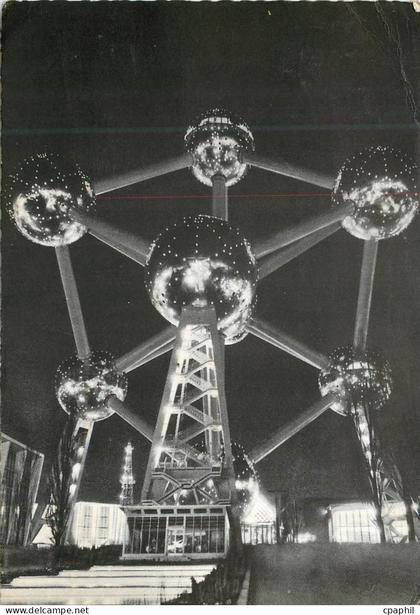 CPM Atomium La nuit