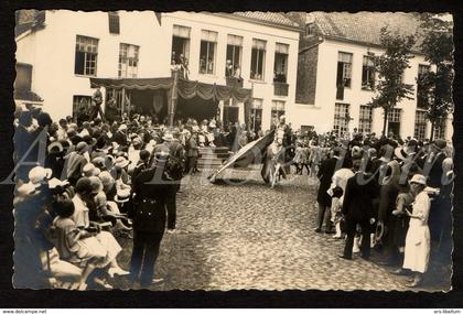 Postcard / CPA / ROYALTY / Belgique / België / Reine Elisabeth / Brugge / 1925 / photo Favresse / Begijnhof