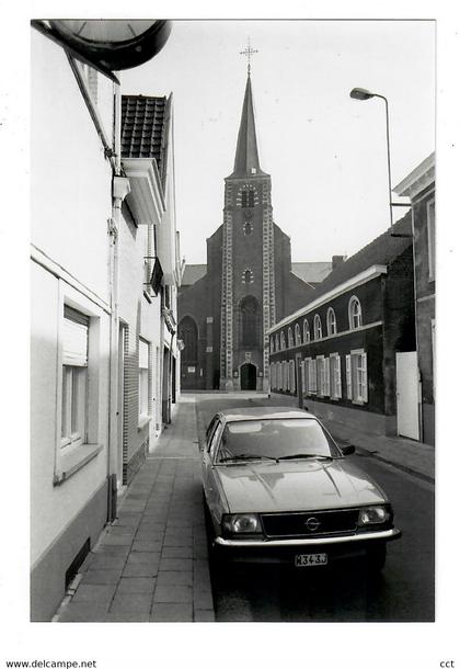 Dentergem  FOTO met zicht op de Kerk en Kerkstraat    ( auto Opel Ascona B )