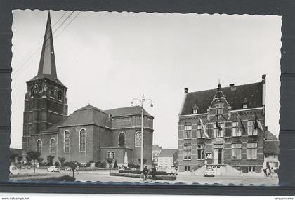 BELGIQUE - DIEPENBEEK -LA PLACE ET L'EGLISE