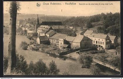 AK Houffalize /Ardennen, Gezicht op de stad van de weg naar Luik