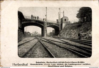 CPA Herbesthal Lontzen Wallonien Lüttich, Bahnlinie nach Brüssel, Grenzbrücke (neutrale Straße)
