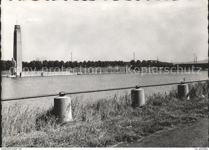 Liege Luettich Canal Albert et statue du Roi Albert 1.