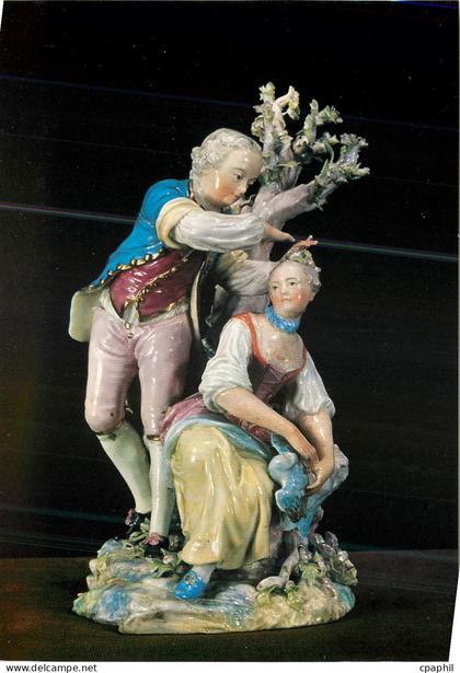 CPM Bruxelles Musees Royaux d'Art et d'Histoire Porcelaine de Tournai Bergere Couronnee de fleurs