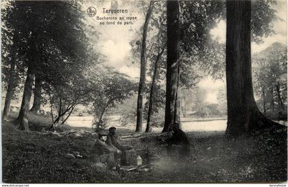 Tervueren - Bucherons au repos au fond du parc
