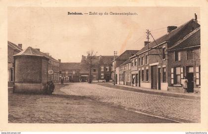 BELGIQUE - Betekom - Zicht op de Gemeenteplaats - Uitg Jan Van Rompaey - Rue pavée - Oblit 1953 - Carte Postale Ancienne