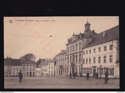 Fontaine-L'Evêque - Place de l'Hôtel de Ville - postkaart