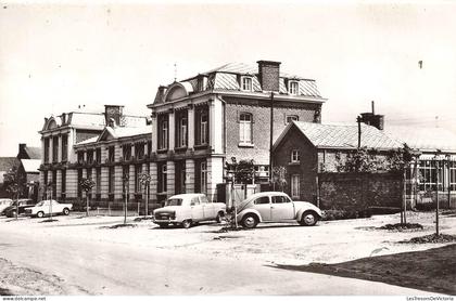 [-10%] FRANCE - Fosses La Ville  - Ecole Moyenne - Carte Postale