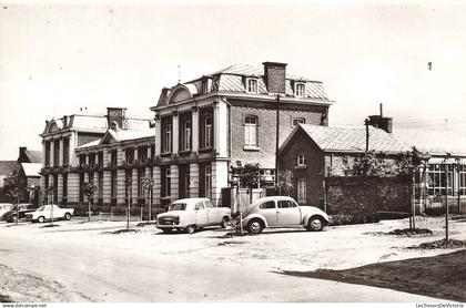 [-5%] FRANCE - Fosses La Ville  - Ecole Moyenne - Carte Postale
