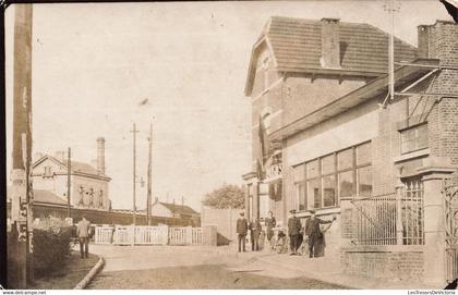 [-50%] CPA - Belgique - Bierset - Carte Photo - La Gare - Animé - Vélo