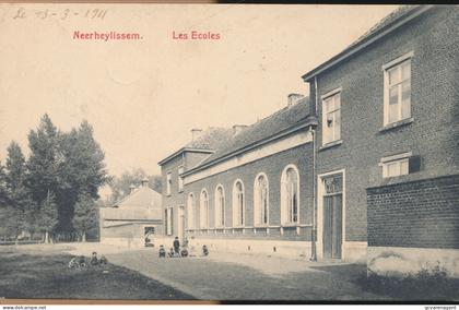 NEERHEYLISSEM      LES ECOLES