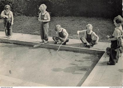 [-5%] BELGIQUE - Crainhem - Œuvre Nationale de lEnfance - Institut Henri Jaspar - Jeux des petits - Carte Postale