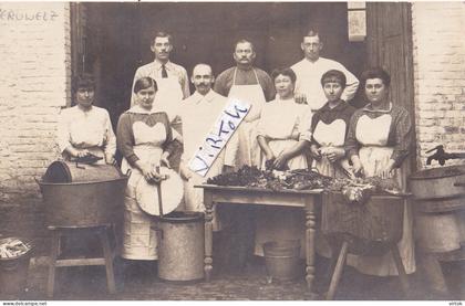 Péruwelz  : La soupe populaire - le personel de la cuisine  carte photo   1917