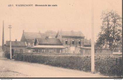 WAARSCHOOT    BINNENZICHT DER STATIE