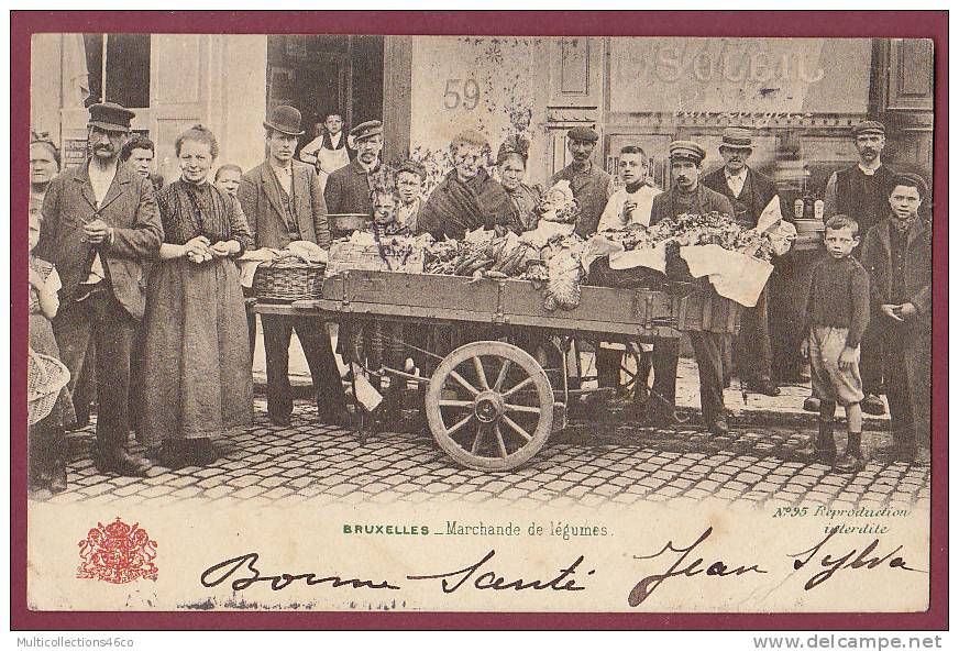 BELGIQUE - 060313 - Bruxelles - marchande de légumes -