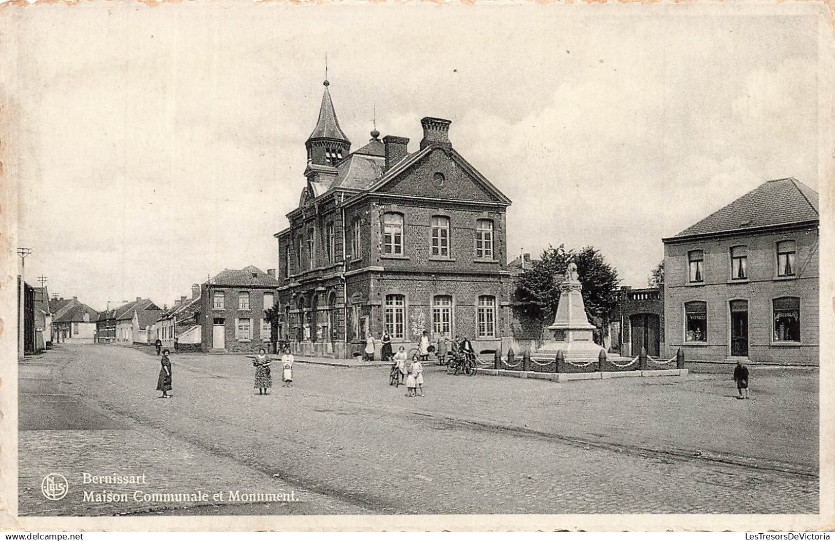 BELGIQUE - Bernissart - maison Communale - Monument - place - vélo - transport - Edit Nels - Carte Postale Ancienne