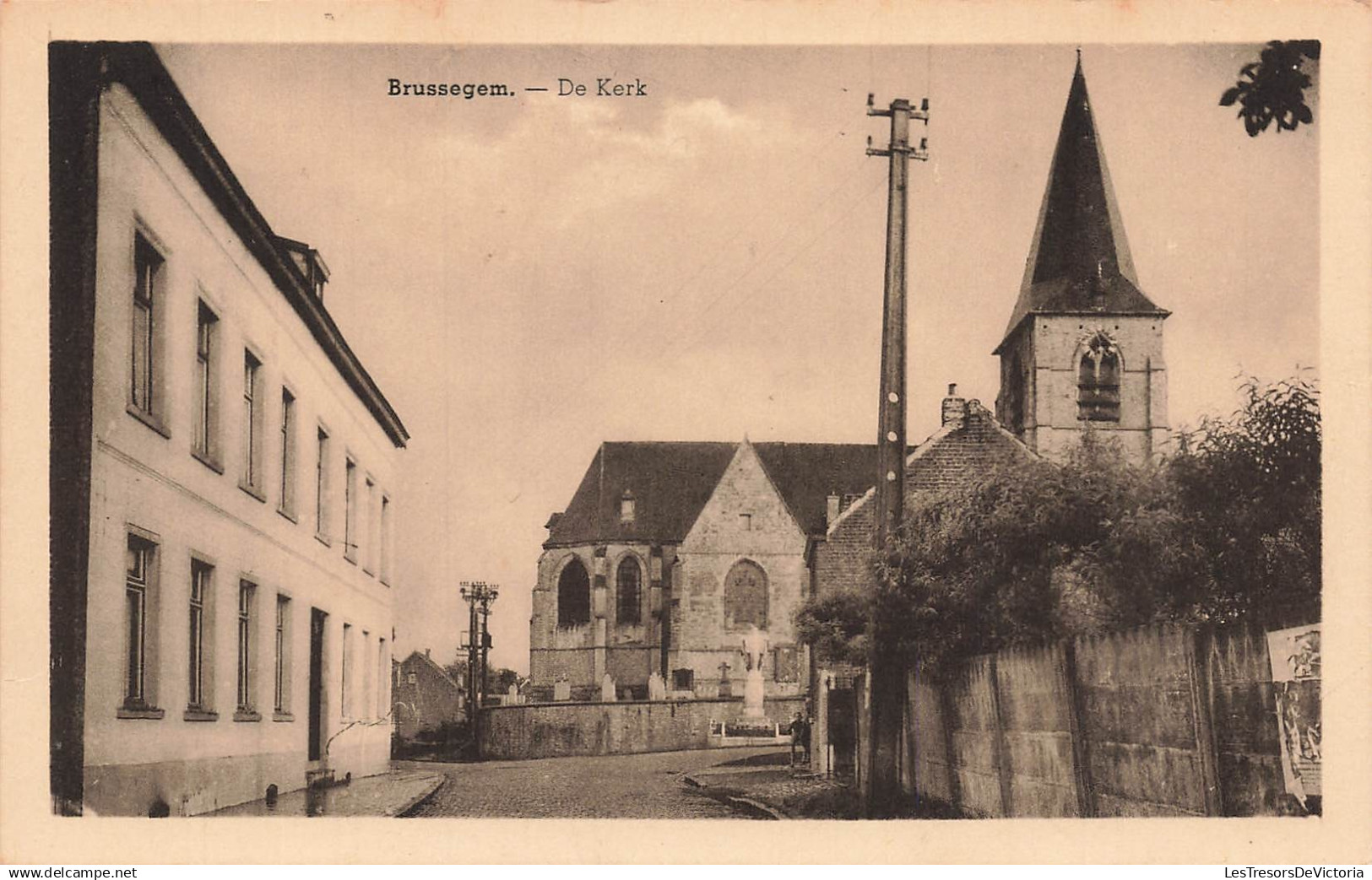 BELGIQUE - Brussegem - De Kerk - Uitg J Bogemans Electeur - Vue façade - Poteau électrique - Carte Postale Ancienne
