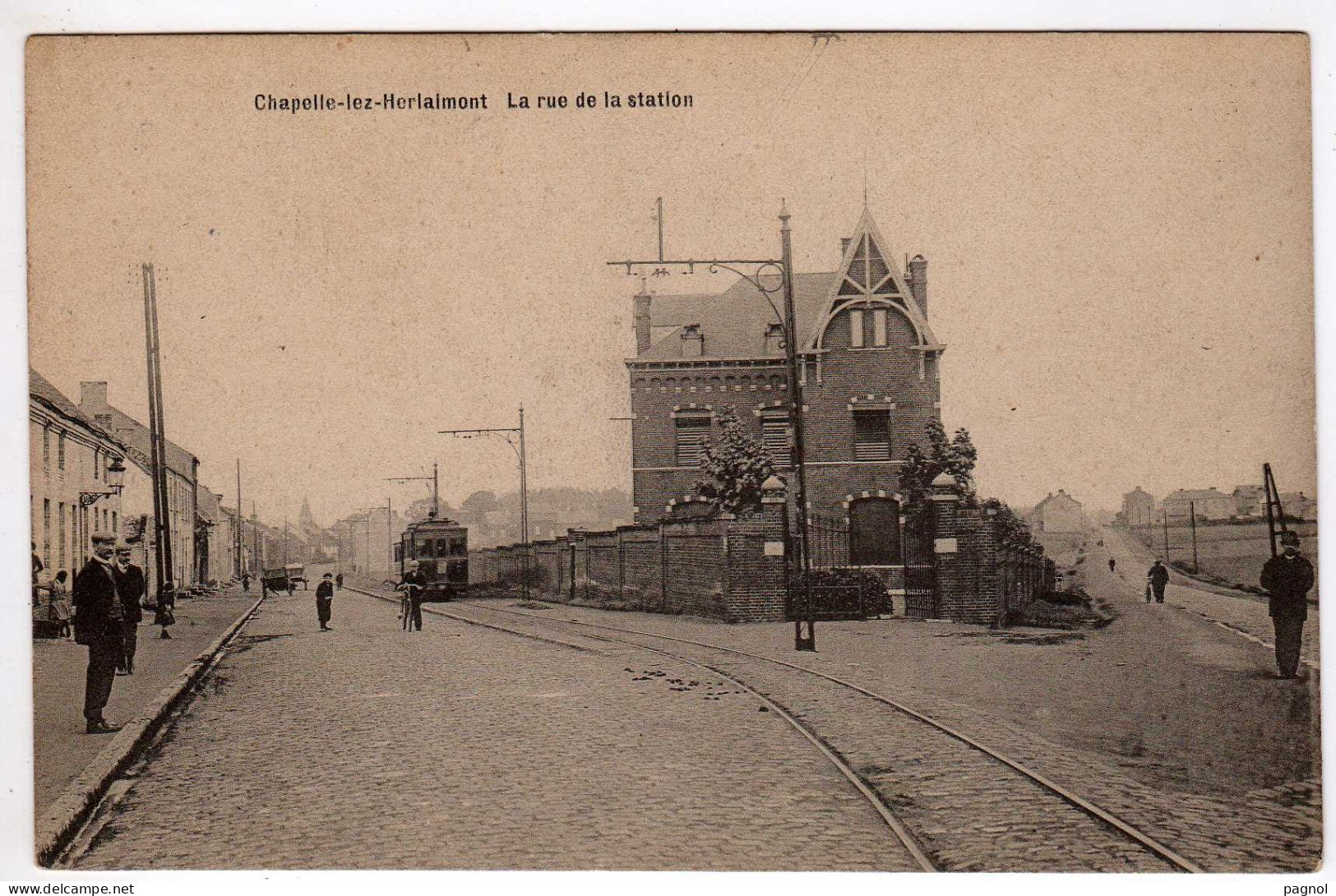 Belgique : Chapelle lez Herlaimont : La rue de la Station