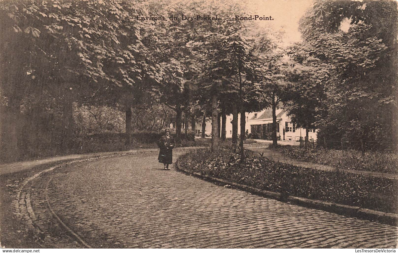 BELGIQUE - environs du Dry Pikkel - Rond point - femme - parc - animé - jardin - Desaix - Carte Postale Ancienne