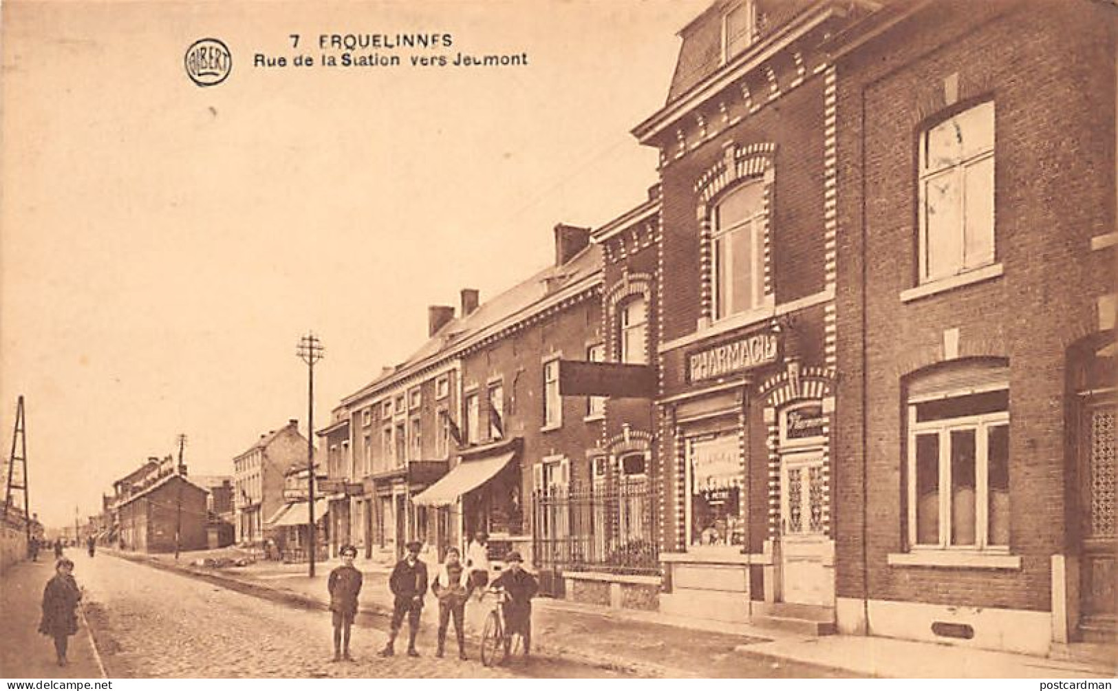 Belgique - ERQUELINNES (Hainaut) Rue de la Station vers Jeumont - Pharmacie