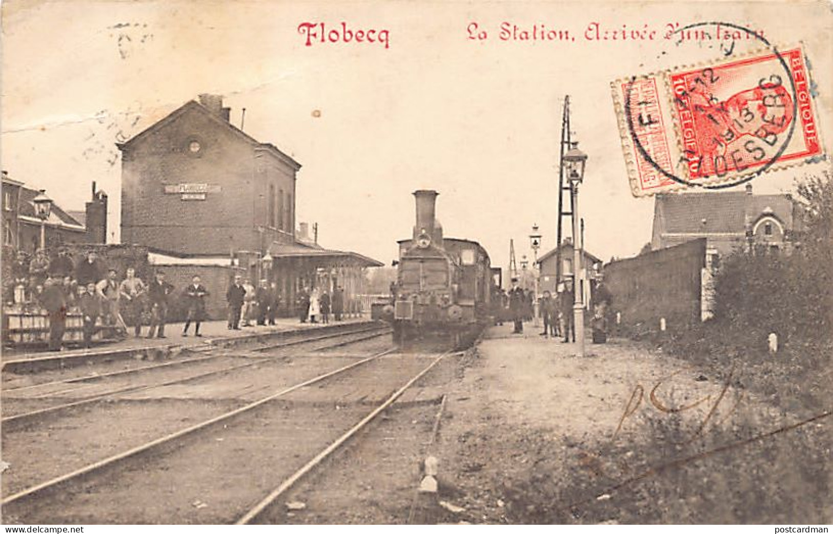 Belgique - FLOBECQ (Hainaut) La station - Arrivée d'un train