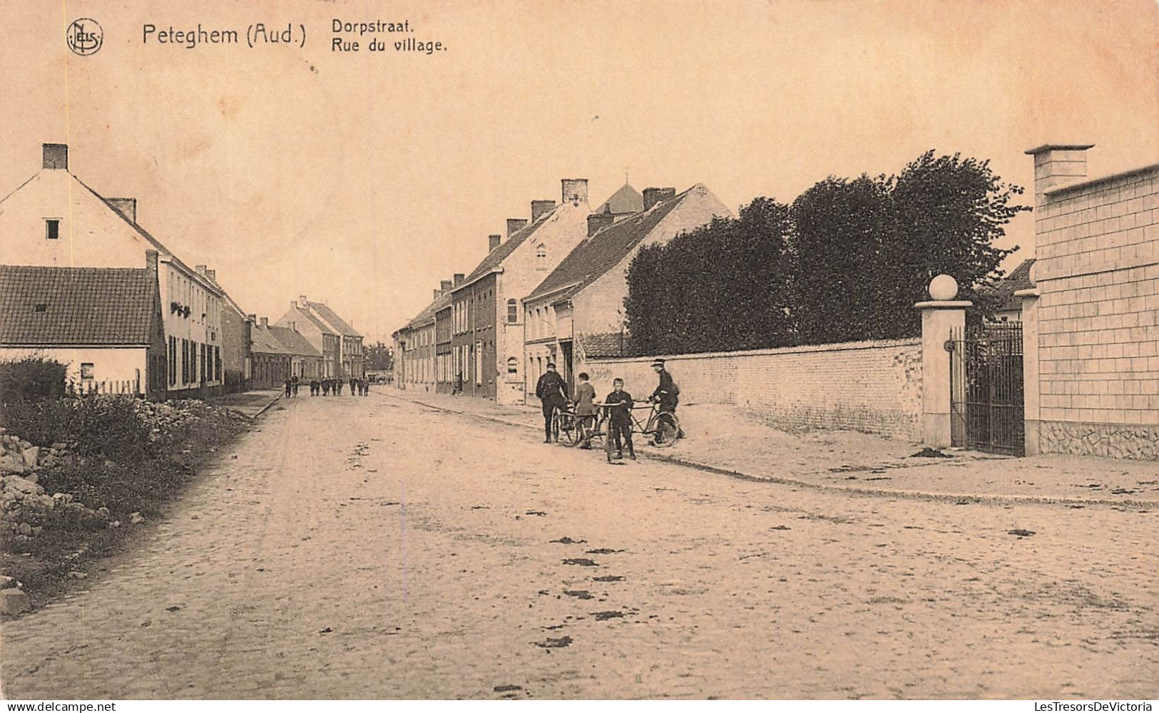 BELGIQUE - Peteghem - Dorpstraat - Rue du village - enfant - vélo - transport - animé - Nels - Carte postale ancienne