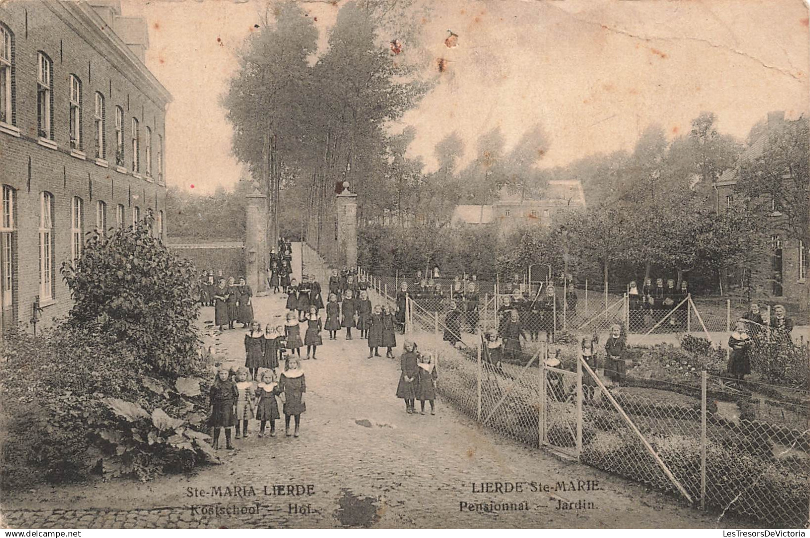 BELGIQUE - Ste Maria Lierde - Kostschool - Hof - Pensionnat - Jardin - Enfant - Cour - Animé - Carte postale ancienne