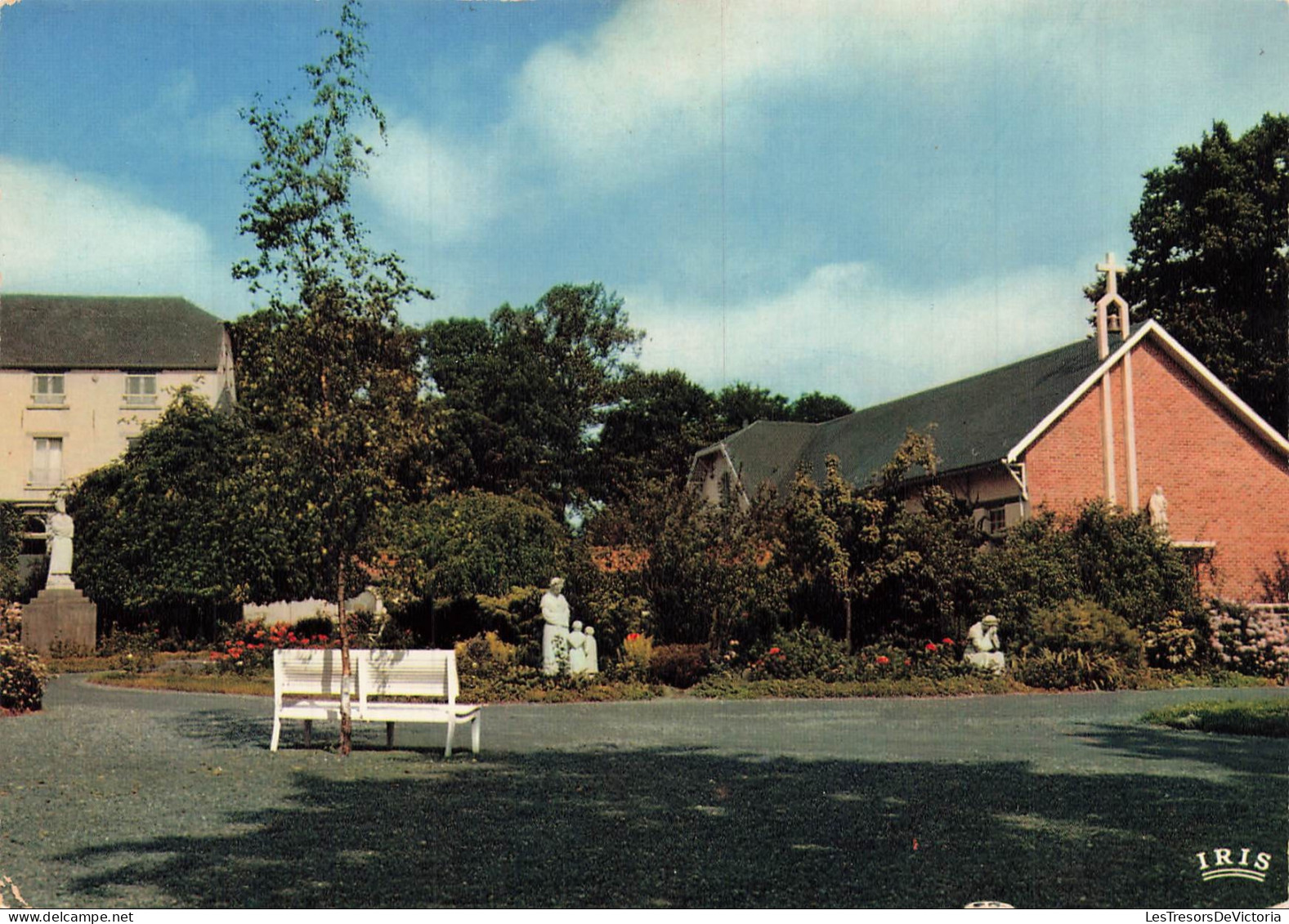 BELGIQUE - Walhain St Paul - Monastère du Carmel Zélateur du SC - Végétation - Statues - Banc blanc - Carte postale