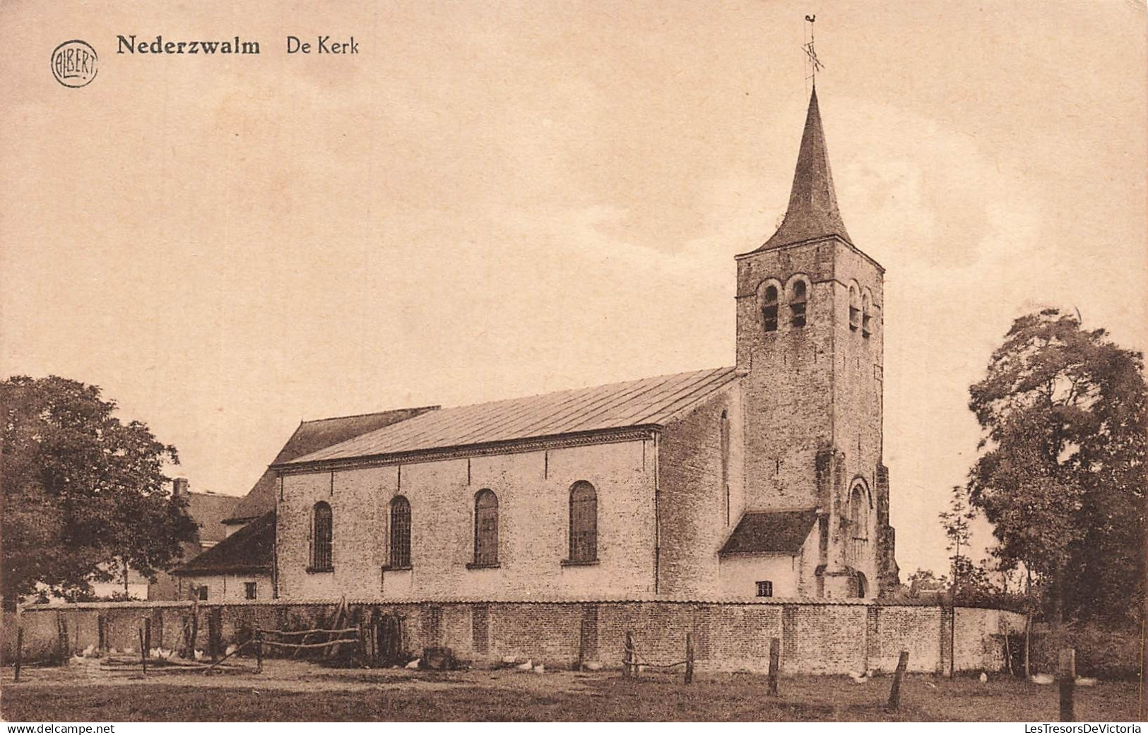 BELGIQUE - Zwalm - Nederzwalm - Kerk - Eglise - Flèche - clocher - Fenêtres en arc - Mur - Carte Postale ancienne