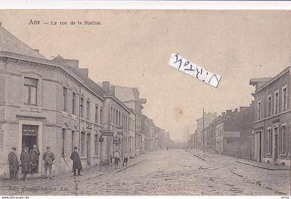 ANS :  la rue de la station  (  ecrit avec timbre )