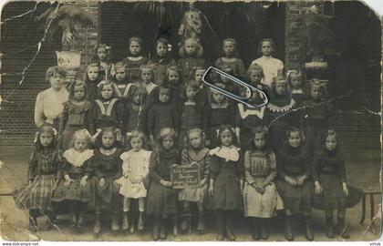 BORNEM  1912      :    carte photo    ECOLE - Fotokaart  SCHOOLKLAS  (  zie scan voor detail )